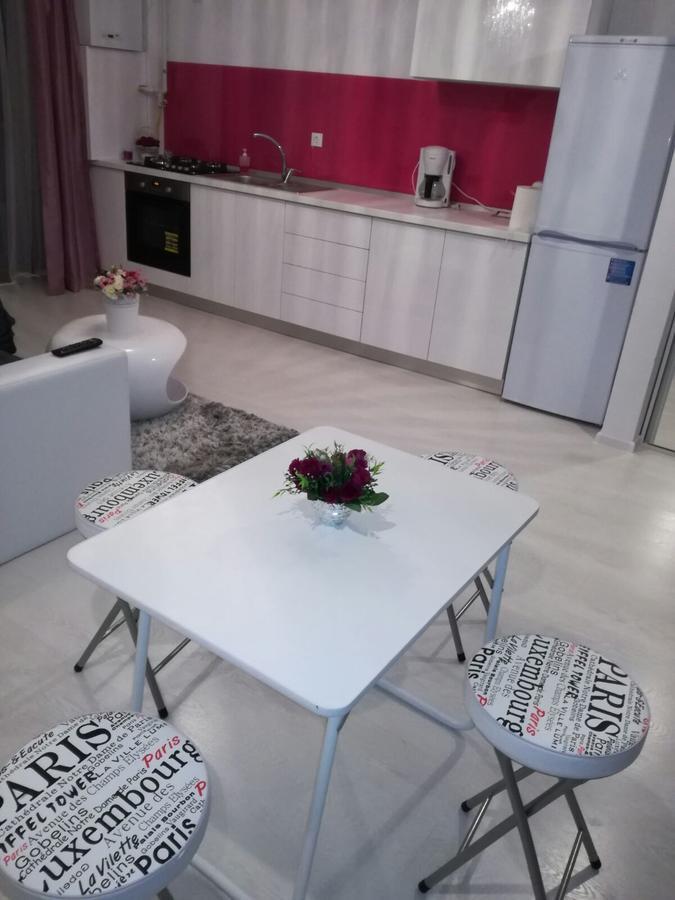 White Luxury Apartment