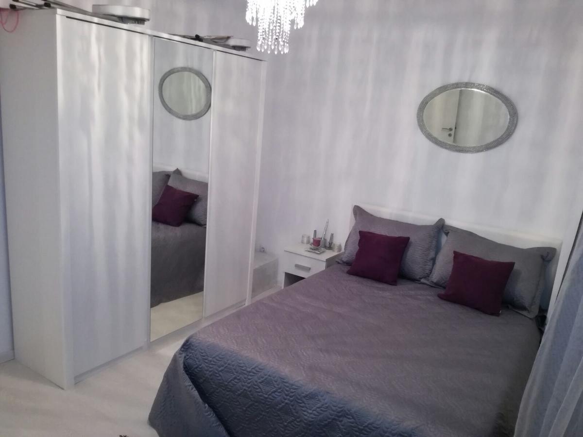 White Luxury Apartment *