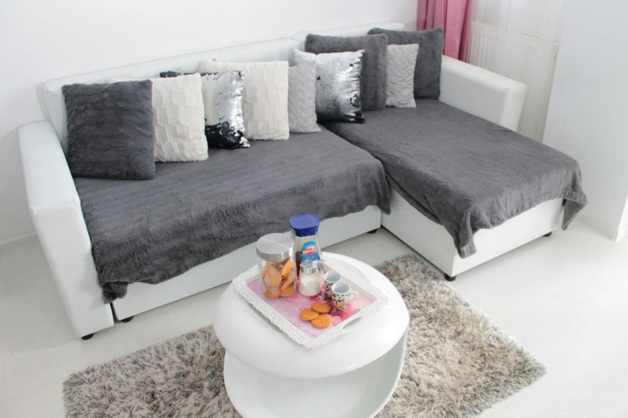 White Luxury Apartment Sibiu